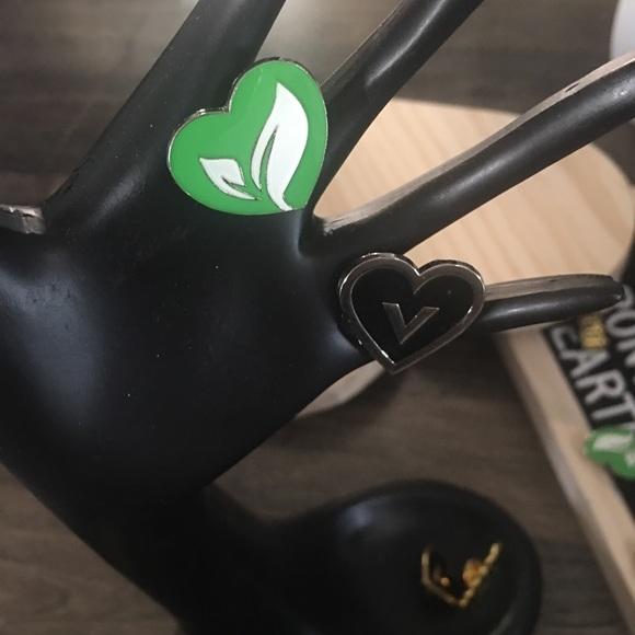 Green Leaf Plantbased lapel Pin - Picture 5 of 6